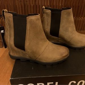 NIB Sorel Joan of ArcticWedge II Chelsea- size 9